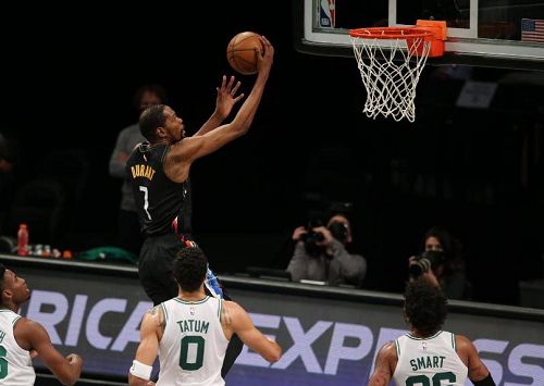  历史最佳阵容大揭秘：湖人王朝的梦幻五人组